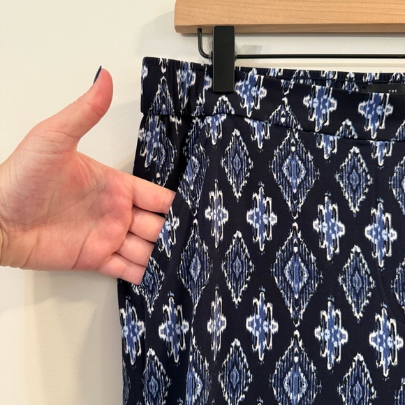 Women’s White House Black Market Blue patterned jogger Dress Pants size small - Picture 6 of 8
